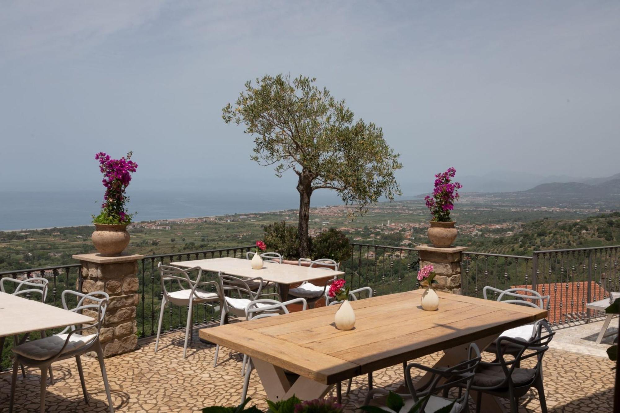 La Pastorella Boutique Hotel Maiera Екстер'єр фото
