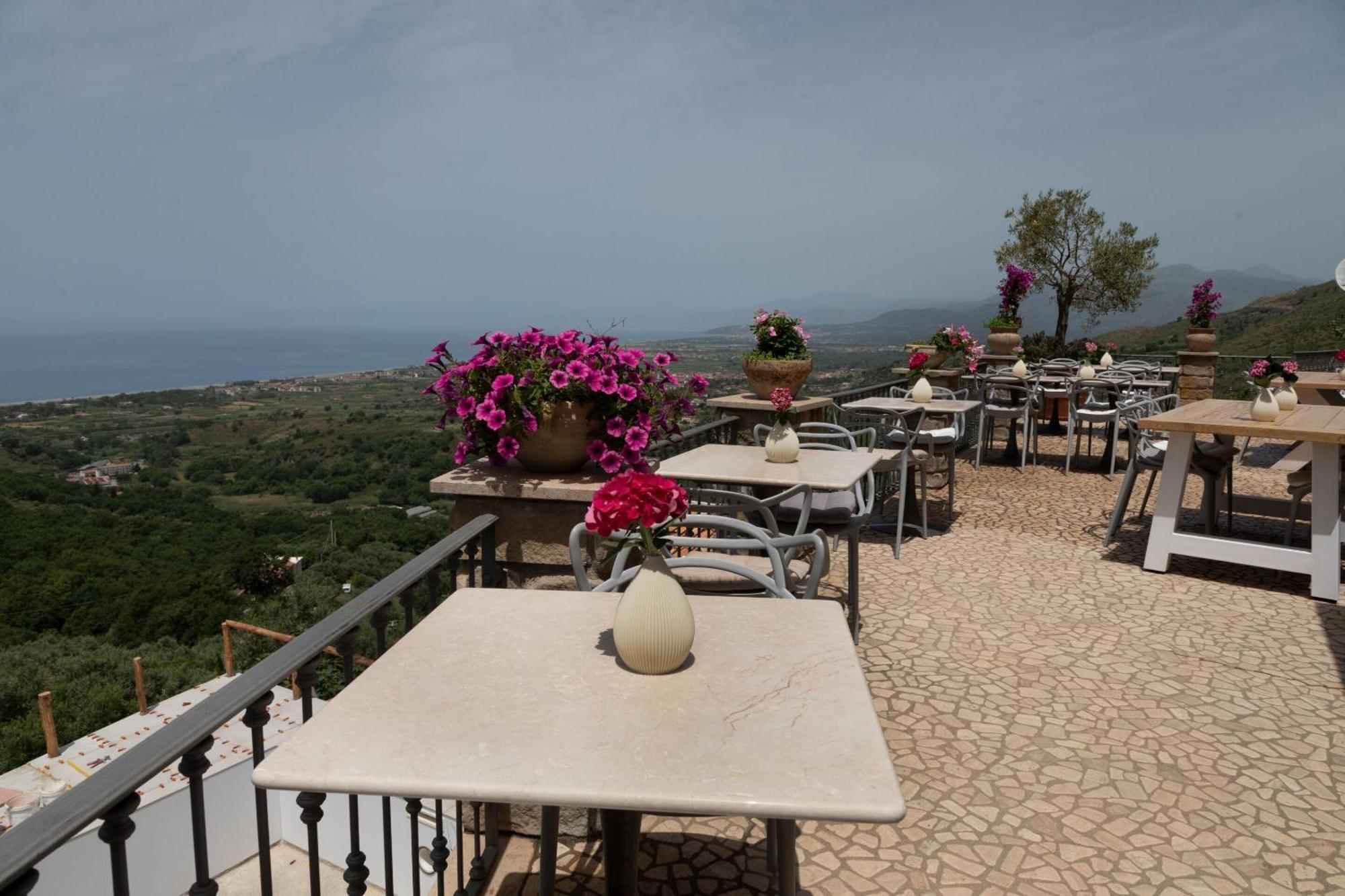 La Pastorella Boutique Hotel Maiera Екстер'єр фото